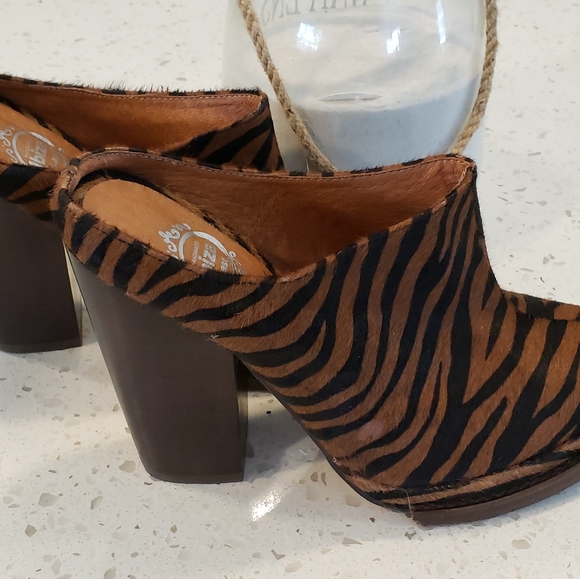 Mules - Picture 3 of 5